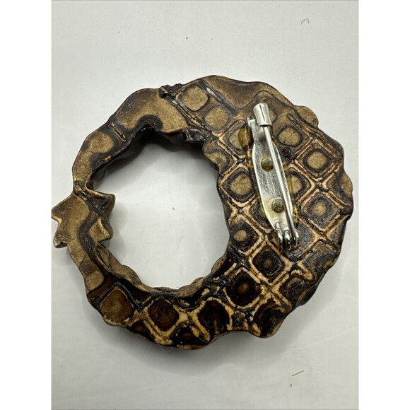 Vintage Folk  Santa Claus Christmas Xmas Winter Crescent Moon Brooch Pin - Picture 4 of 4